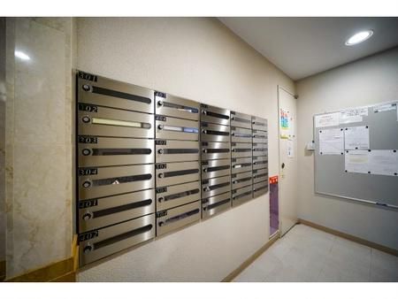 Renovated 2LDK Apartment for Sale in Shinagawa, Tokyo - Thumbnail 4