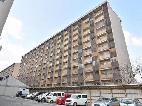 Renovated 3SLDK Apartment Near Hachihoninari Station, Higashi-Osaka - Thumbnail 2