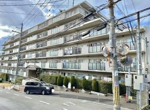 Renovated 3LDK Apartment for Sale in Higashi-Osaka, Osaka - Image 1