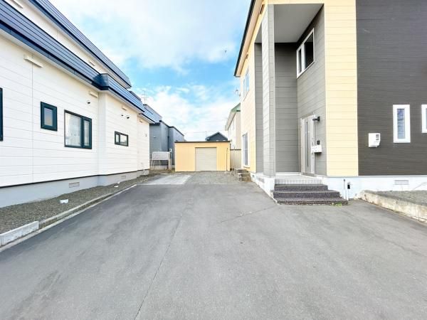Renovated 4LDK House with 4-Car Parking in Kushiro, Hokkaido - Thumbnail 2