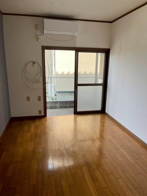 1K Apartment for Rent in Hadano, Kanagawa - 19,000 Yen - Thumbnail 2