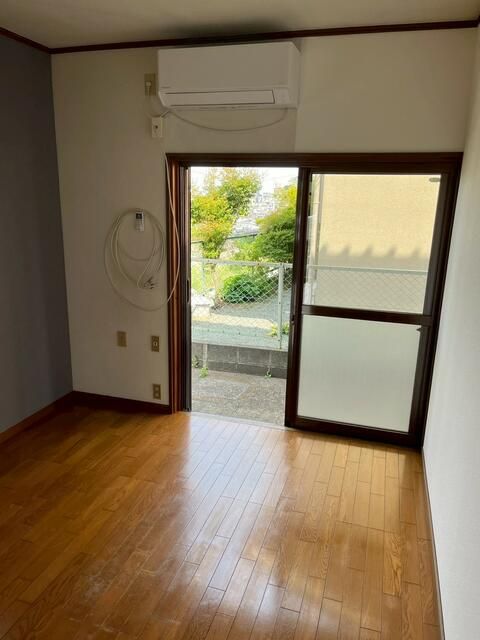 1K Apartment for Rent in Hadano, Kanagawa - 19,000 Yen - Thumbnail 3