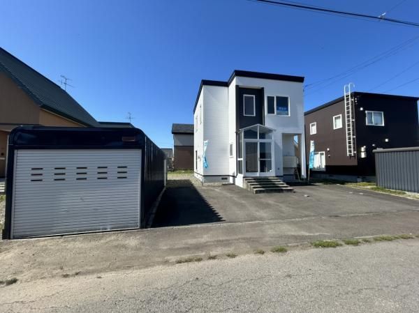 Renovated 3LDK House for Sale in Iwamizawa, Hokkaido - Thumbnail 2