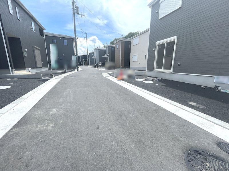New 4LDK House in Hirakata, Osaka with Sunroom & Roof Balcony - Thumbnail 2