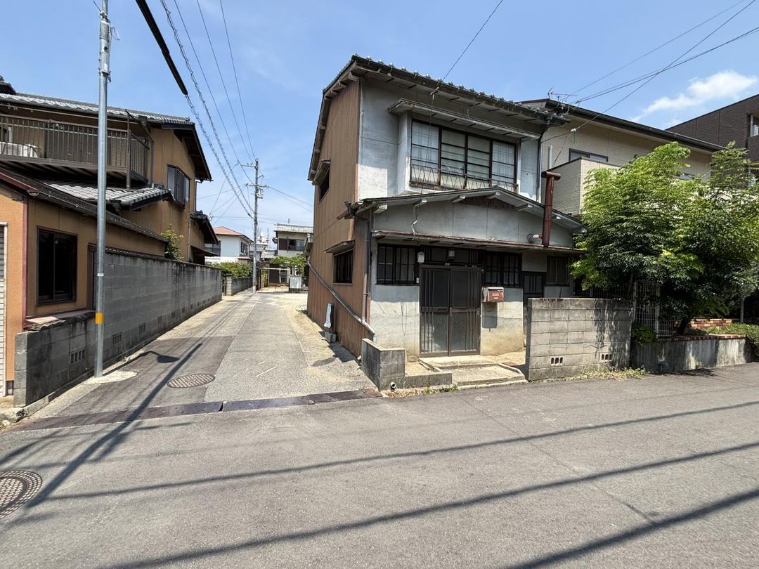 Corner Lot House for Sale in Quiet Takamatsu Neighborhood - Thumbnail 3