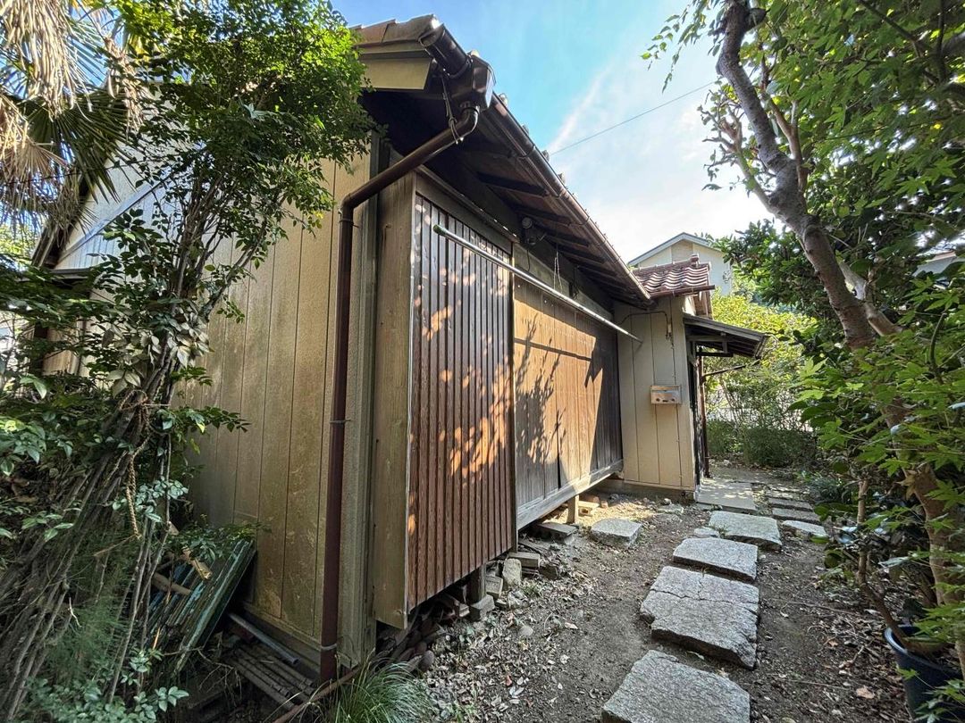 Traditional 1962 Wooden House for Sale in Yokosuka, Kanagawa - Image 1