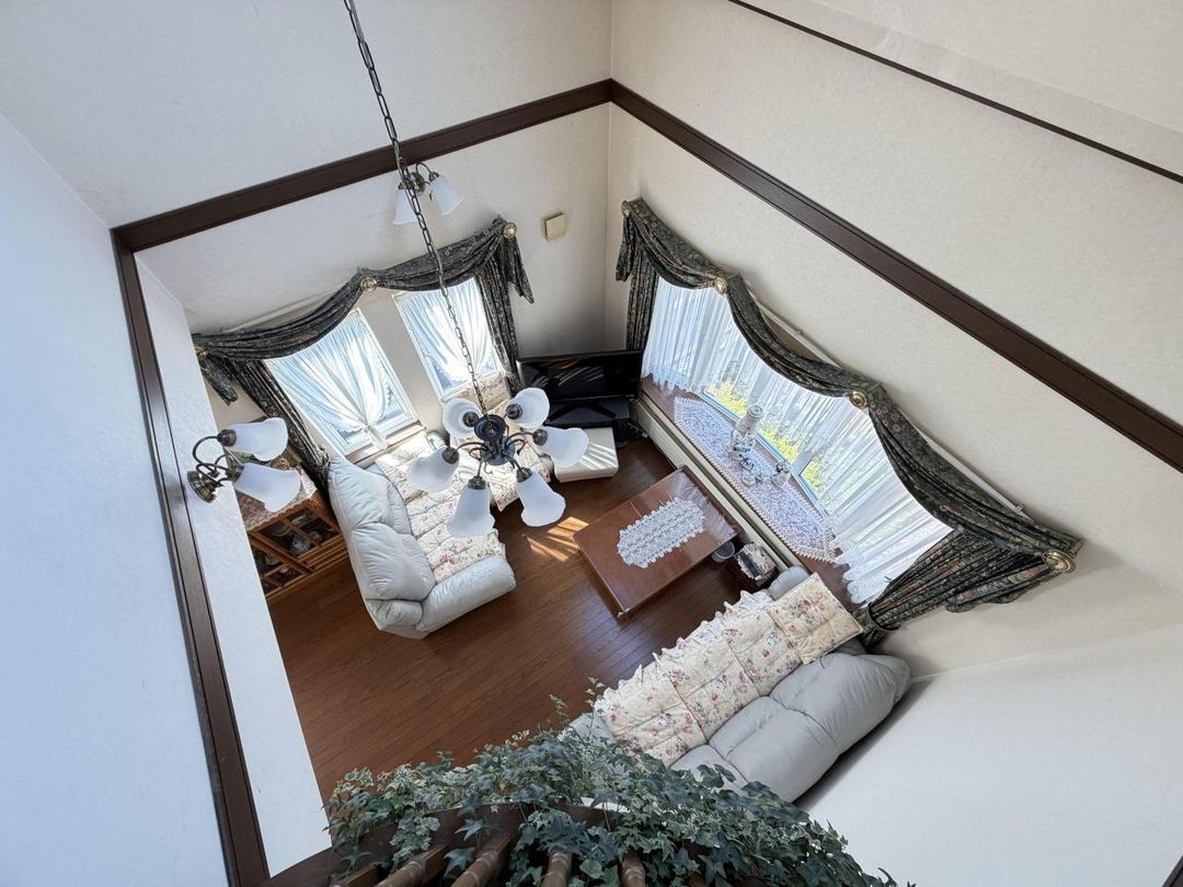 5LDK Detached House in Quiet Sapporo Neighborhood with Large Garden - Thumbnail 3