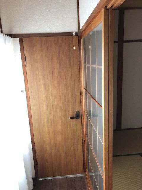 2K Apartment for Rent in Tsurumi Ward, Osaka - 35,000 Yen - Thumbnail 2