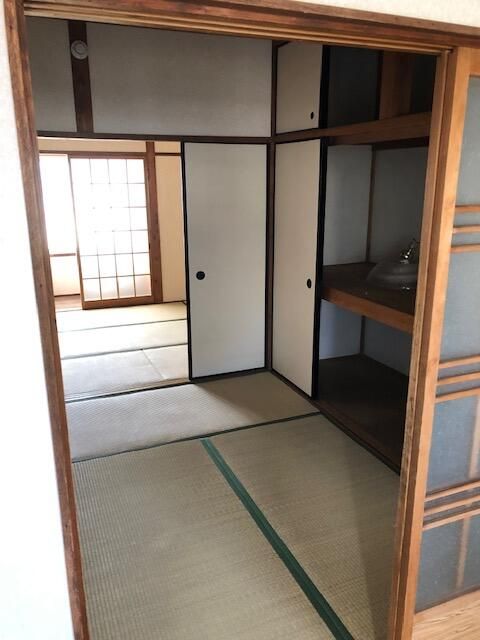 2K Apartment for Rent in Tsurumi Ward, Osaka - 35,000 Yen - Thumbnail 4