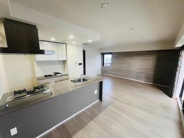 2020-Built 2SLDK Apartment Near Izumisano Station, Osaka - Thumbnail 3