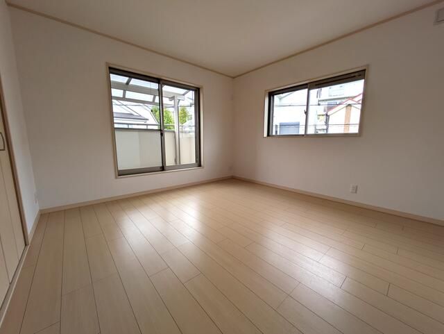 Renovated 4LDK Corner Lot House in Neyagawa, Osaka - Thumbnail 3