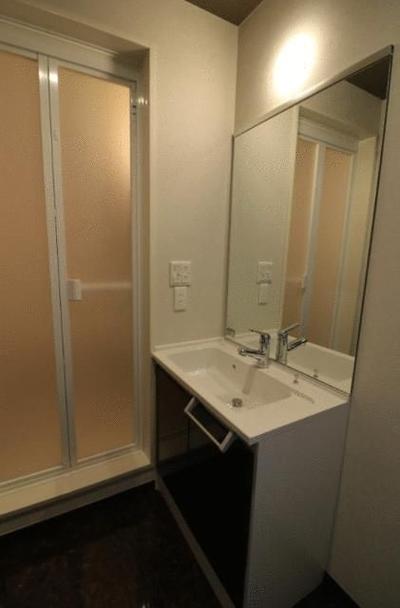 Modern 2LDK House for Sale in Chigasaki, Kanagawa — Bathroom, Chigasaki, Kanagawa