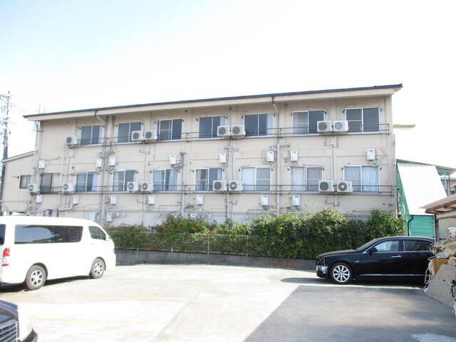Secure 1R Apartment for Rent in Quiet Kainan-cho, Osaka - Thumbnail 2