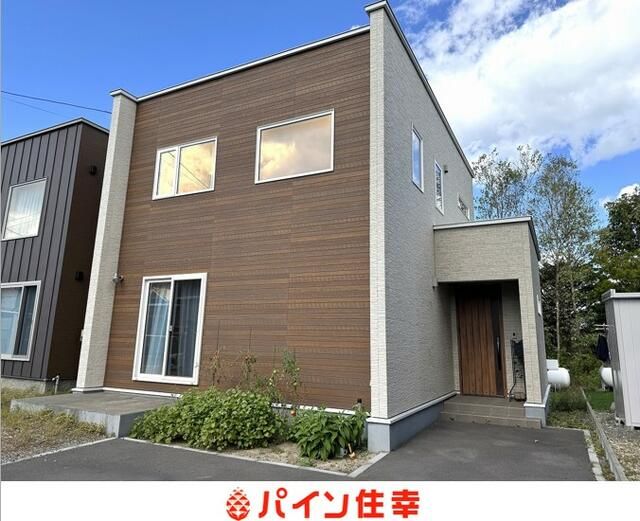 2019 Built 4LDK House in Tomakomai with Land and Parking - Thumbnail 2