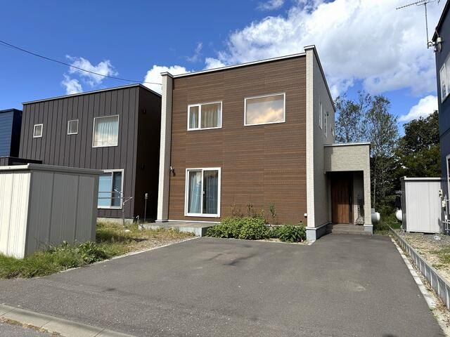 2019 Built 4LDK House in Tomakomai with Land and Parking - Thumbnail 3