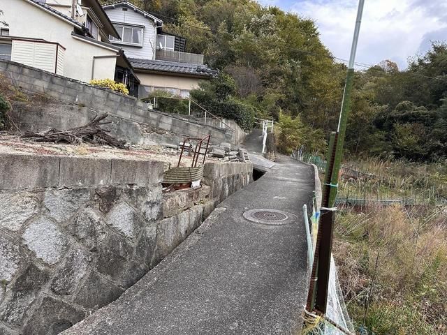 Land for Sale in Kure, Hiroshima - 476.63 sqm Residential Plot - Thumbnail 3
