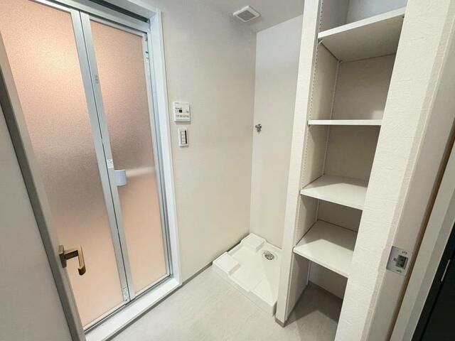 Renovated 2LDK Apartment for Sale in Ikeda, Osaka - Thumbnail 2