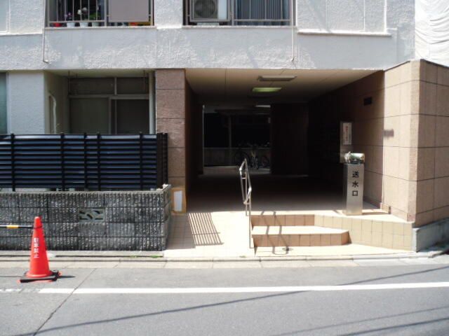 1K Apartment for Sale in Meguro, Tokyo - Investment Property - Thumbnail 4
