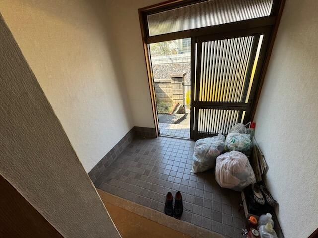 Fixer-Upper House for Sale in Wakayama City, Wakayama - Thumbnail 4