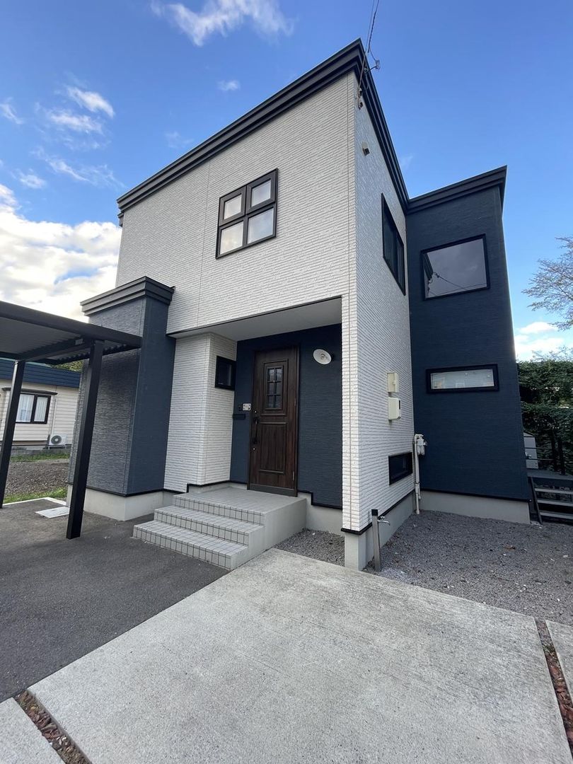 Modern 4SLDK Detached House for Sale in Hakodate, Hokkaido - Thumbnail 2