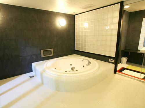 Resort Condo in Yamanakako with Theater & Jacuzzi near Mt. Fuji - Thumbnail 3