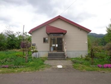2LDK House for Sale in Mikasa, Hokkaido with Large Garden - Thumbnail 2