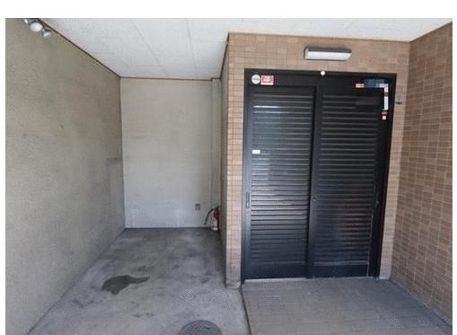 Spacious 4DK House for Sale in Neyagawa, Osaka with Recent Renovations - Thumbnail 4