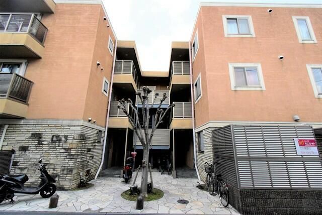 1K Apartment for Rent in Higashiosaka, Osaka - Near Hyotanyama Station - Thumbnail 4
