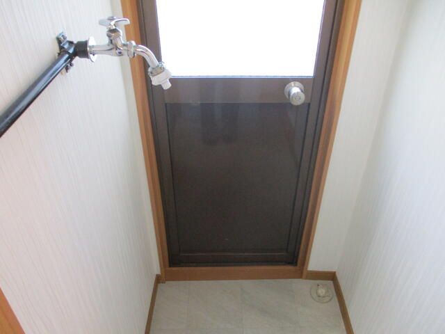 Renovated 3LDK House for Sale in Fujiidera, Osaka - Thumbnail 2