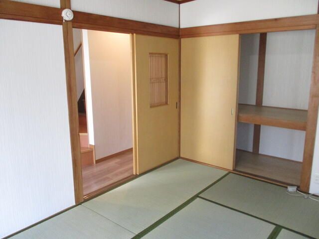 Renovated 3LDK House for Sale in Fujiidera, Osaka - Thumbnail 4