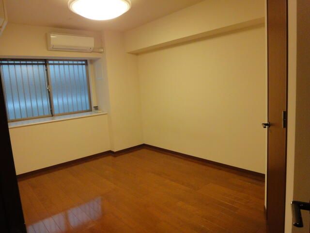 3LDK Apartment for Sale in Kagurazaka, Shinjuku, Tokyo - Thumbnail 4