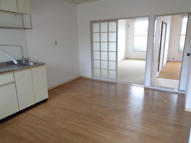 2DK Apartment for Rent in Fujiidera, Osaka with New Bathtub - Thumbnail 3