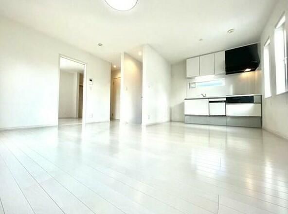 4LDK Detached House in Quiet Sapporo Neighborhood | 2014 Build - Thumbnail 2