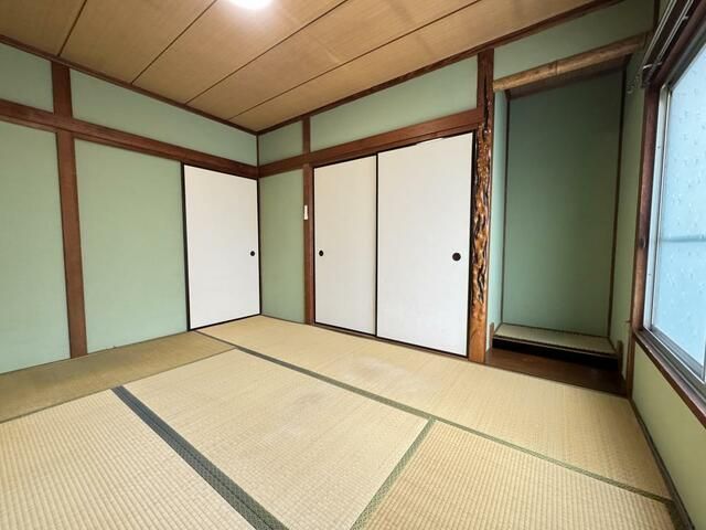 4K Detached House for Sale in Kaizuka, Osaka - 9.8 Million Yen - Thumbnail 2