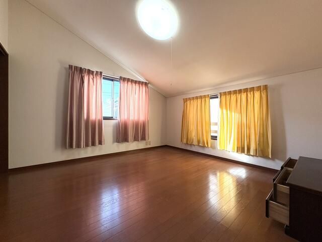Spacious 4SLDK Detached House in Quiet Yokohama Neighborhood - Thumbnail 3