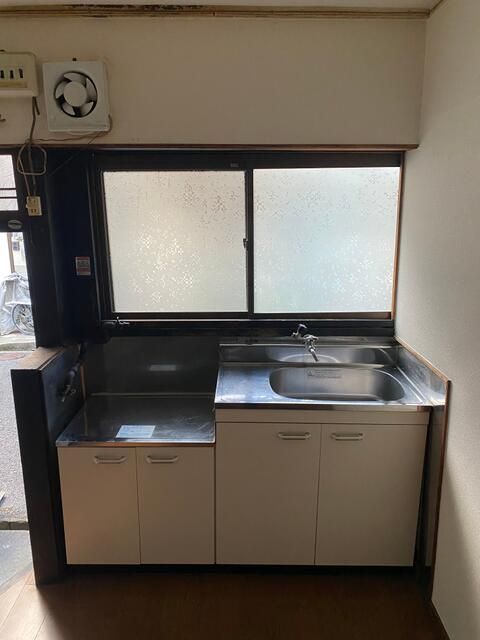 2LDK Terrace House for Rent near Shijonawate Station, Daito - Thumbnail 4