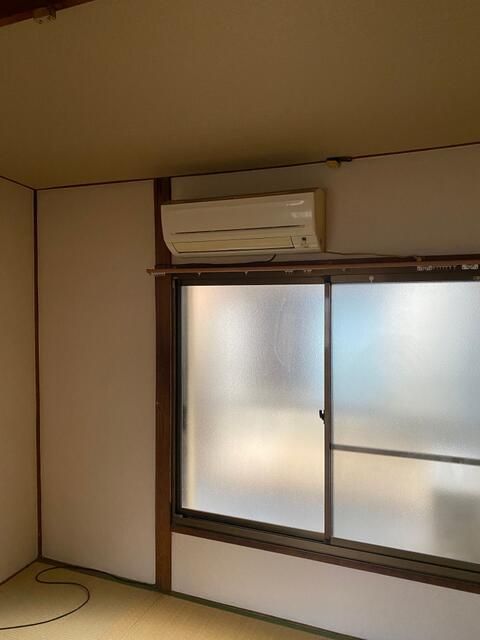 2LDK Terrace House for Rent near Shijonawate Station, Daito - Thumbnail 3