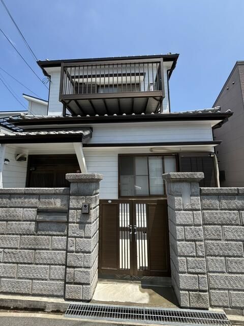 Renovated 6LDK House with Garden in Higashiosaka, Osaka - Thumbnail 2