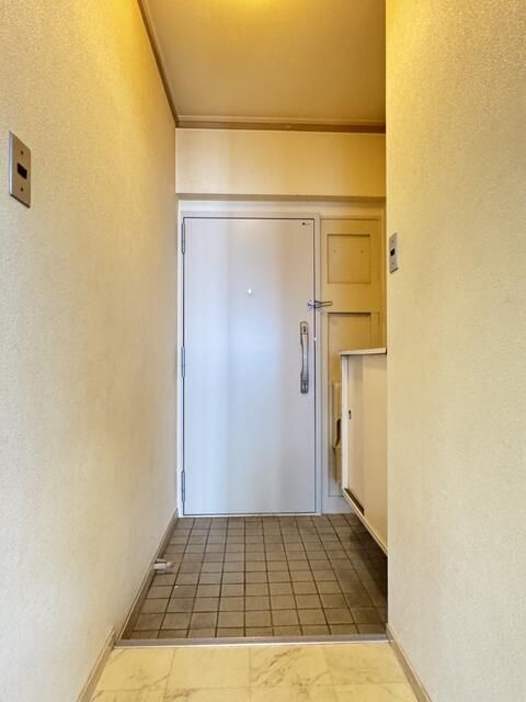1LDK Apartment for Sale Near Shin-Osaka Station, Osaka - Thumbnail 2