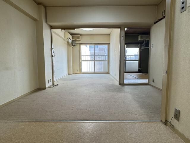 1LDK Apartment for Sale Near Shin-Osaka Station, Osaka - Thumbnail 4