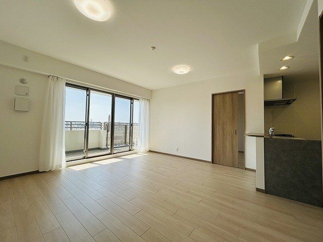 2LDK Apartment for Sale in Joto Ward, Osaka - 65.19 sqm - Thumbnail 4