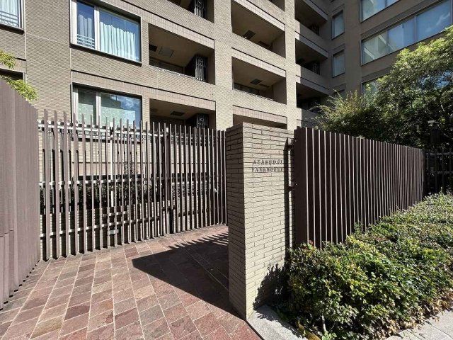 1K Apartment for Sale in Minato-ku, Tokyo - 45.44 sqm - Thumbnail 2