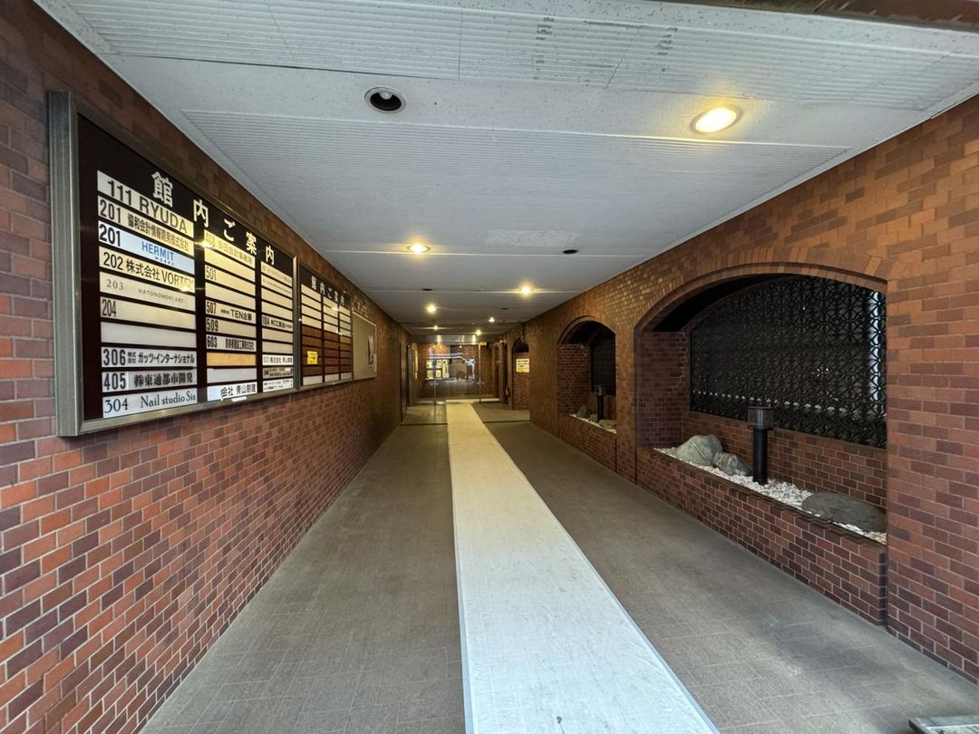 1LDK Apartment for Sale near Yoyogi Station, Shibuya, Tokyo - Thumbnail 2