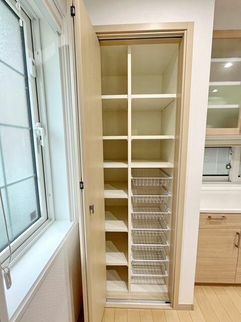 4LDK Ichijo Komuten House for Sale in Aikawa, Kanagawa - Image 1