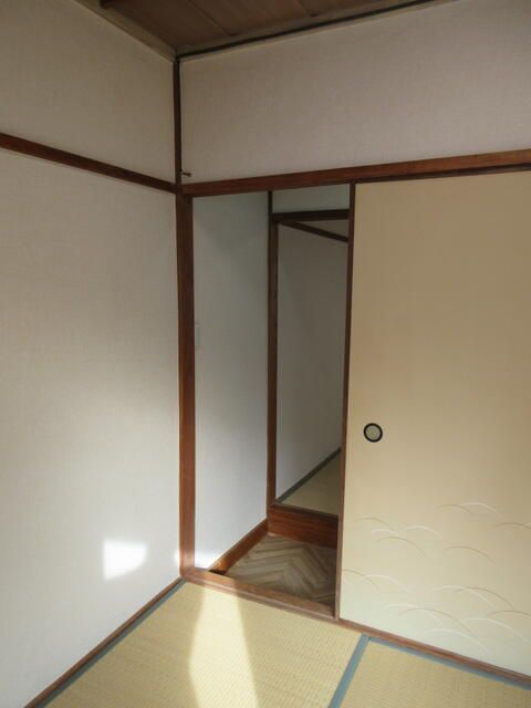 Pet-Friendly 3DK Terrace House for Rent in Neyagawa, Osaka - Thumbnail 3