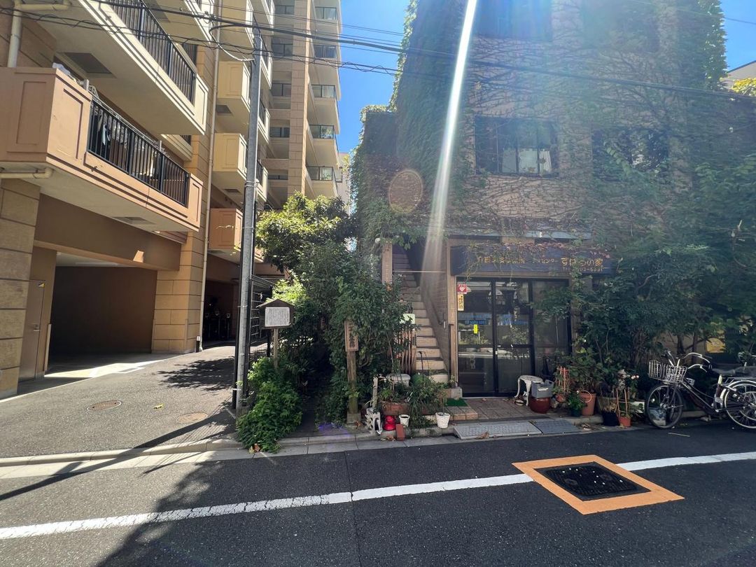 Land for Sale in Taito, Tokyo - 16.9 sqm Plot with Well and Shrine - Thumbnail 2