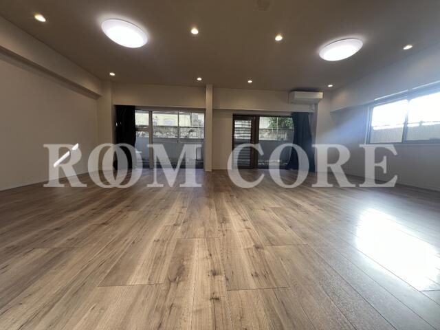 3LDK Apartment for Sale in Meguro Grand Mansion, Tokyo - Thumbnail 4