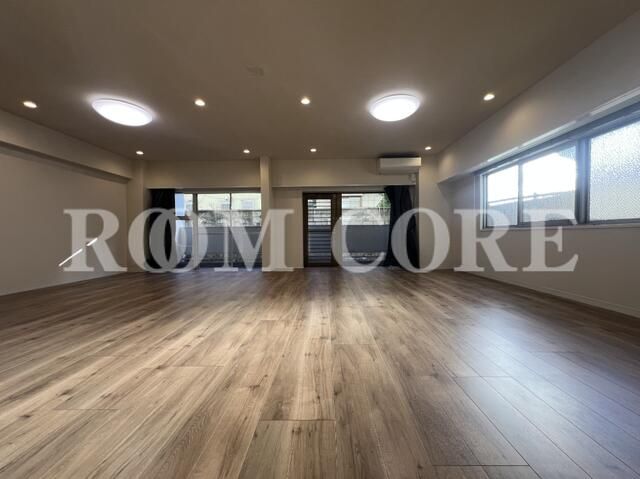 3LDK Apartment for Sale in Meguro Grand Mansion, Tokyo - Thumbnail 3