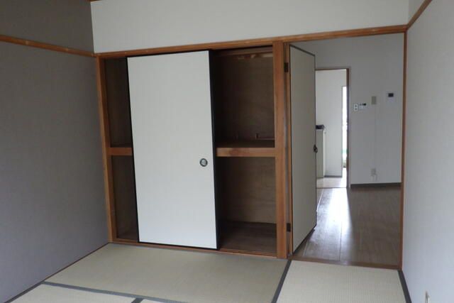 3DK Apartment for Rent in Kishiwada, Osaka - 50,000 Yen - Thumbnail 3