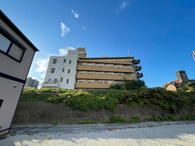 1R Apartment for Sale in Tokushima City, 4 Min to Awatomida Station - Thumbnail 2